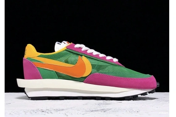 BV0073-301 Pine LD Nike BV0073-301  Green Sacai Waffle 1217